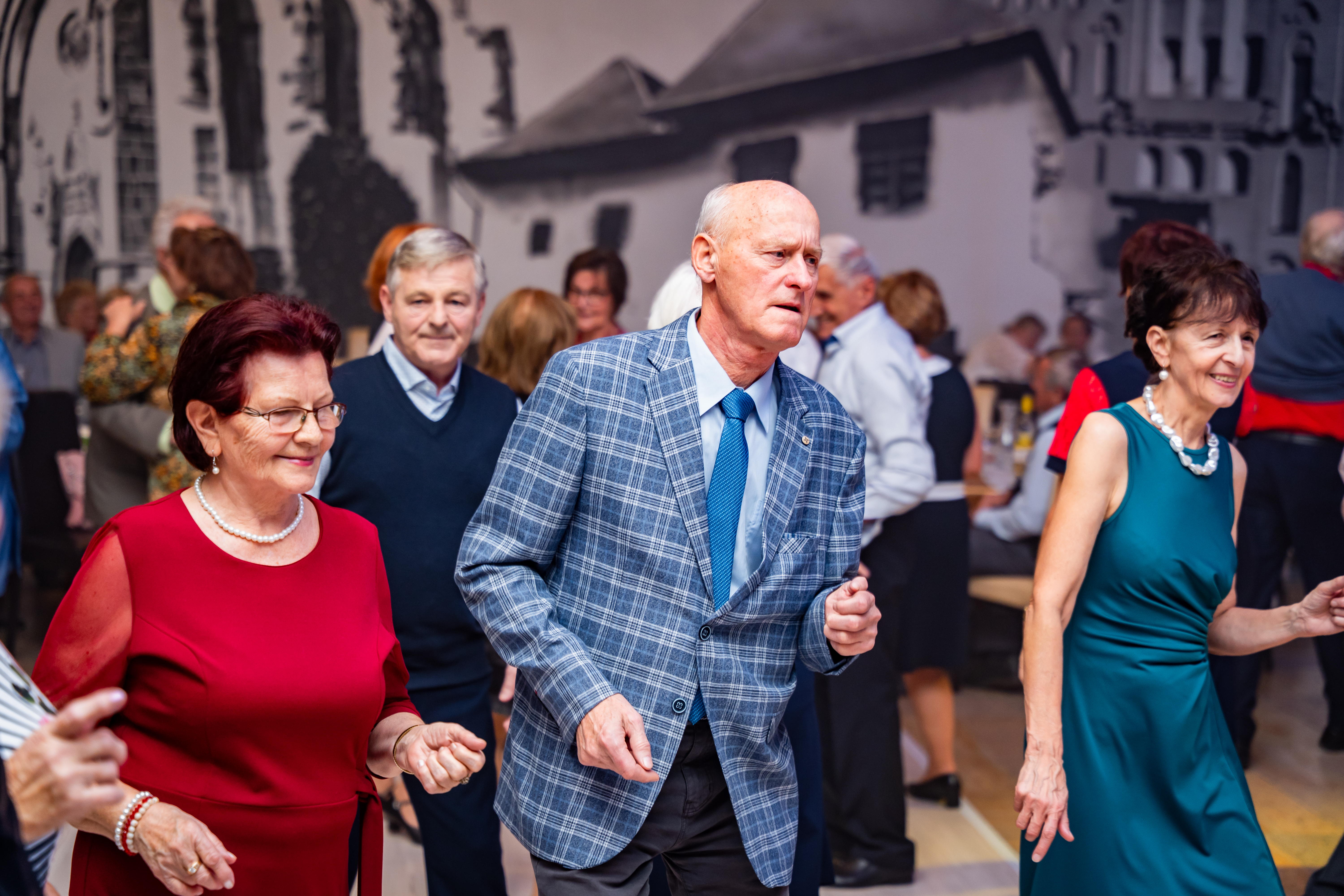 Oktobrovy bal pre seniorov-81
